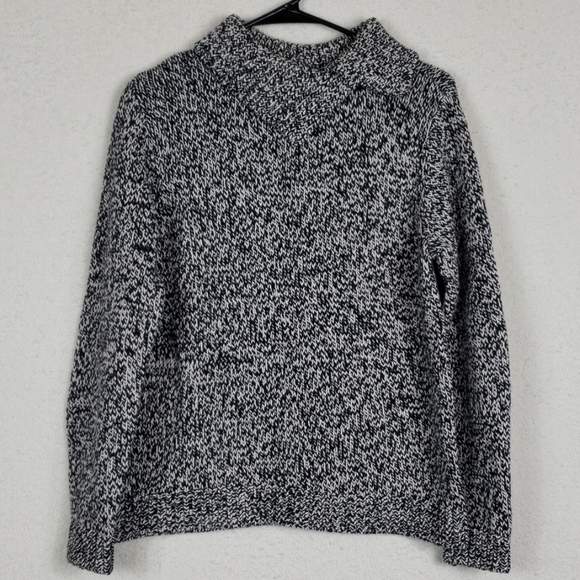 Liz Claiborne Sweaters - 5/$25 Liz Claiborne black and white knit sweater